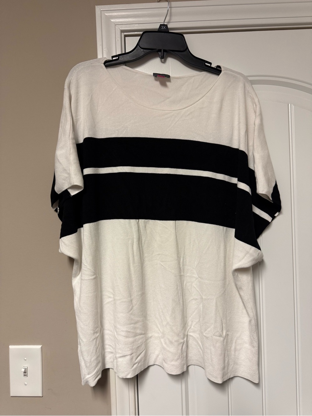 🎉 3 for $15 🎉  Vince Camuto Dolman Sleeve Knit Sweater